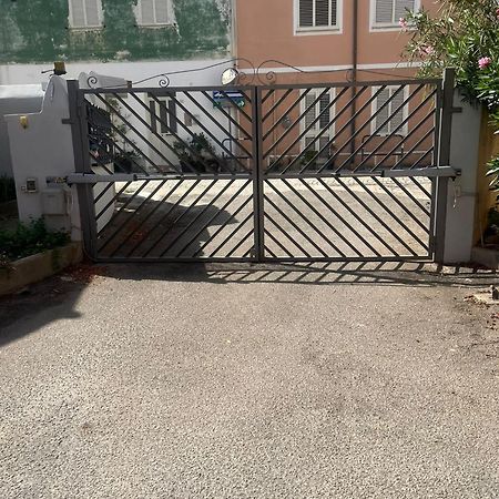 Camelia'S House Apartment Олбия Екстериор снимка